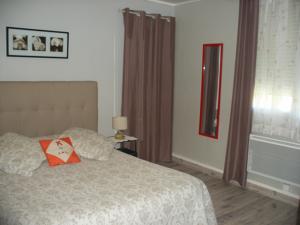 Hebergement Petite Maison de Village : photos des chambres