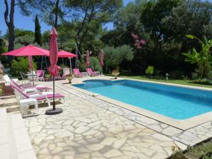 Appartement gite en rez de jardin dans coin calme avec piscine : photos des chambres