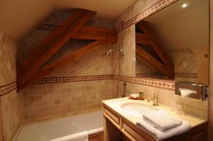Hotel Hostellerie de la Tour d'Auxois : photos des chambres