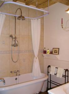 Chambres d'hotes/B&B Chez Providence Chambre et Table d'Hote : photos des chambres