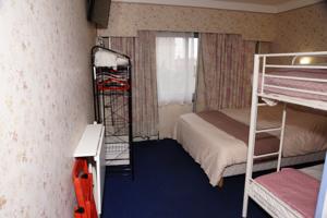 Hotel Le Richelieu : Chambre Familiale avec Salle de Bains Privative