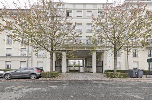 hotels chessy les pres