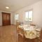 Hebergement Three-Bedroom Holiday Home in Bagard : photos des chambres