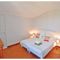 Hebergement Holiday home Grignan 91 with Outdoor Swimmingpool : photos des chambres