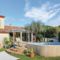 Hebergement Three-Bedroom Holiday Home in Saint Chamas : photos des chambres