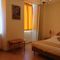 Hotel Du Rocher : photos des chambres