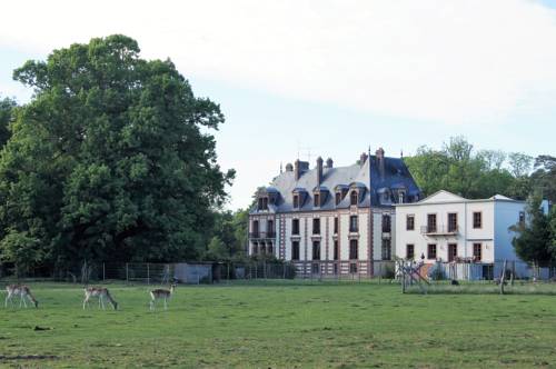 Château de Montlieu-Résidence & Spa La Cour du Chateau : Hebergement proche de Émancé