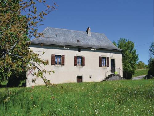 Two-Bedroom Holiday Home in Le Bouyssou : Hebergement proche de Cardaillac