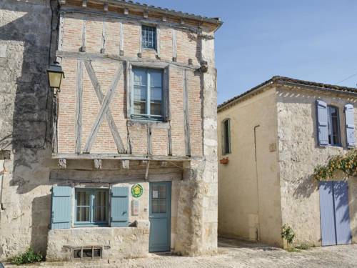 Holiday Home Montjoi with Fireplace I : Hebergement proche de Gasques