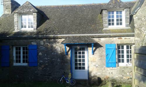 longere typiquement bretonne : Hebergement proche de Taulé