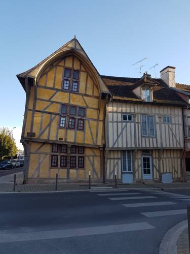 Appartement historique à Troyes : Appartement proche de Saint-Parres-aux-Tertres