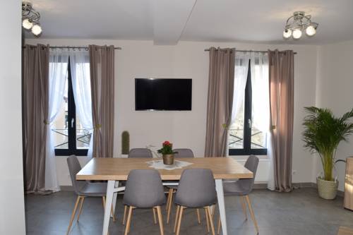 Appartement duplex neuf centre ville : Appartement proche de Saint-Martin-de-Bréthencourt