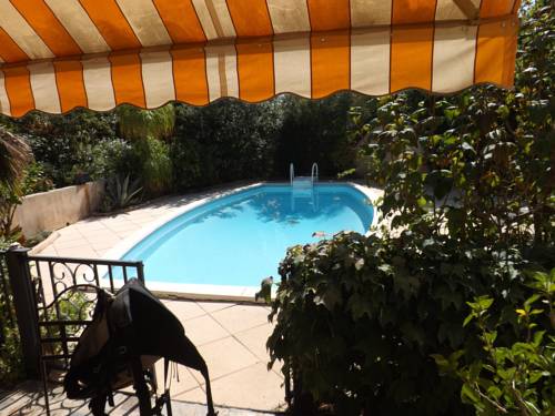 Villa & piscine / jardin 400 m²/ 3 chambres/proche plages/Rés tourisme 3 étoiles : Hebergement proche de Carqueiranne