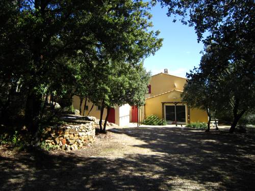 Une maisonnette dans la pinède et les oliviers : Hebergement proche de Besse-sur-Issole