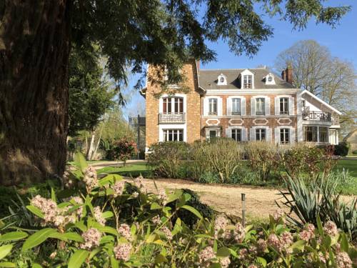 La villa rochette : Chambres d'hotes/B&B proche de Courson-Monteloup