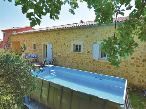 Three-Bedroom Holiday Home in Serignan du Comtat : Hebergement proche de Sérignan-du-Comtat