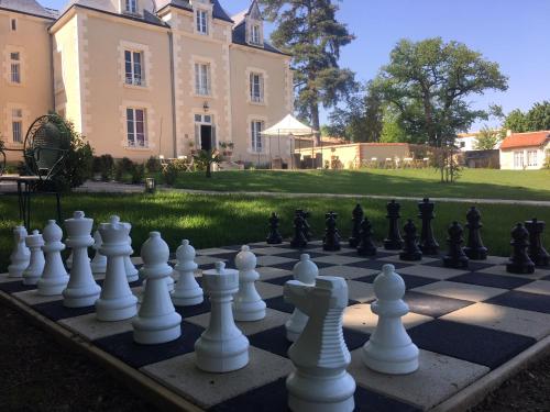 Le Petit Château des Cedres : Hebergement proche de Saint-Vincent-Sterlanges