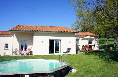 Holiday home with swimming pool - Massif Central : Hebergement proche de Cuzieu