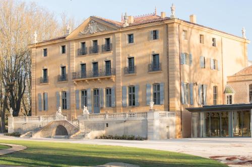 Château de Fonscolombe : Hotel proche de Le Puy-Sainte-Réparade