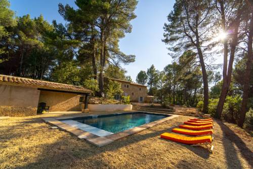 Roussillon : stunning view and pool : Hebergement proche de Roussillon