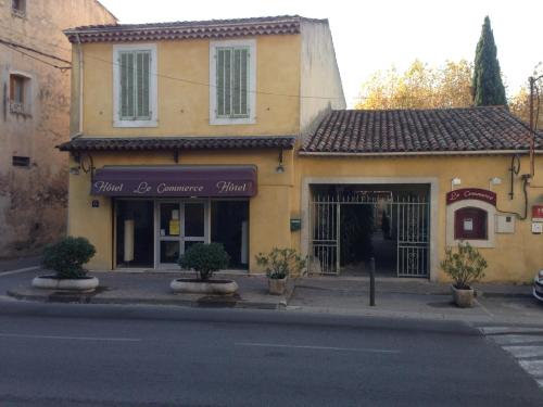 Hôtel Restaurant Le Commerce : Hotel proche d'Auriol