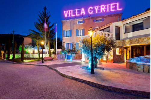 Villa Cyriel : Hotel proche de Châteauneuf-Villevieille