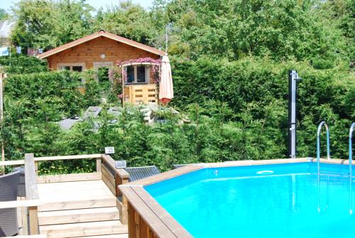 The Cabin with heated outdoor pool : Hebergement proche d'Isigny-le-Buat