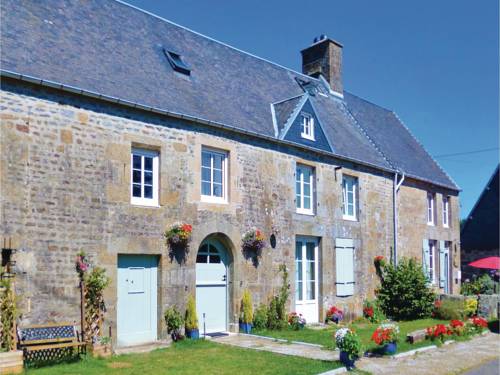 Three-Bedroom Holiday Home in St-Michel-de-Montjoie : Hebergement proche de Le Mesnil-Adelée