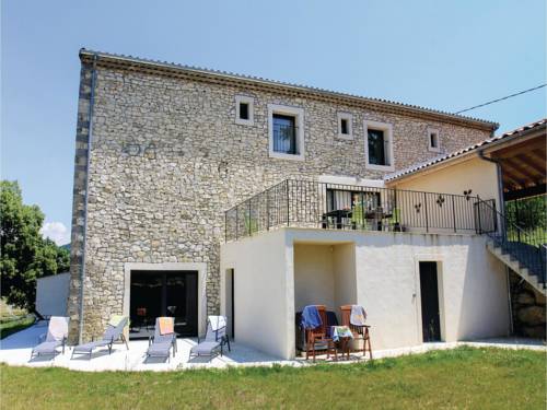 Six-Bedroom Holiday Home in La Touche : Hebergement proche d'Aleyrac