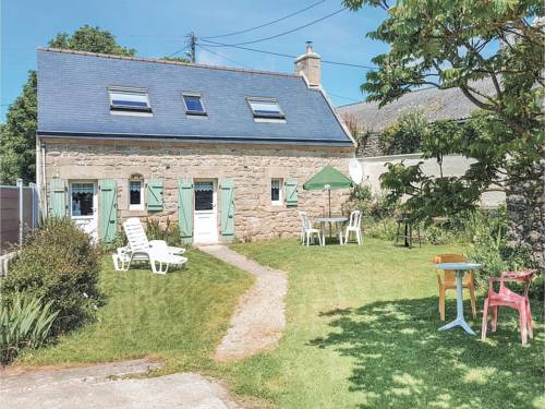Two-Bedroom Holiday Home in Plouhinec : Hebergement proche de Plouhinec