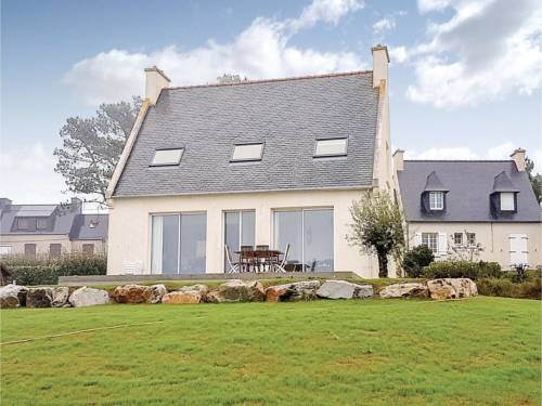 Four-Bedroom Holiday Home in Plouarzel : Hebergement proche d'Ouessant
