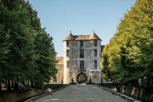 Château De Villiers-Le-Mahieu : Hotel proche d'Andelu