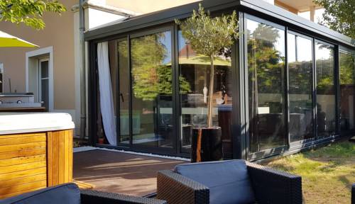 Appartement contemporain jardin & jacuzzi : Appartement proche de Voisins-le-Bretonneux