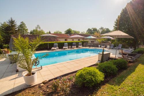 Saint-Front-la-Riviere Villa Sleeps 8 Pool WiFi : Hebergement proche de Saint-Amant-de-Bonnieure
