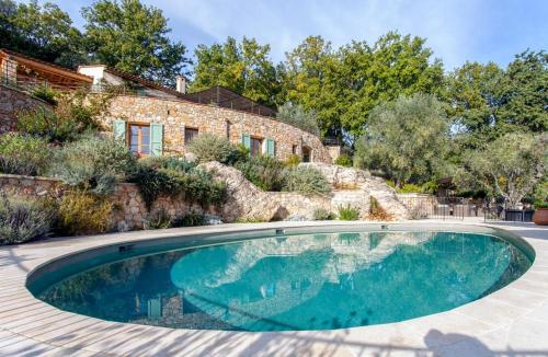 Opio Villa Sleeps 8 Pool Air Con WiFi : Hebergement proche de Châteauneuf-Grasse
