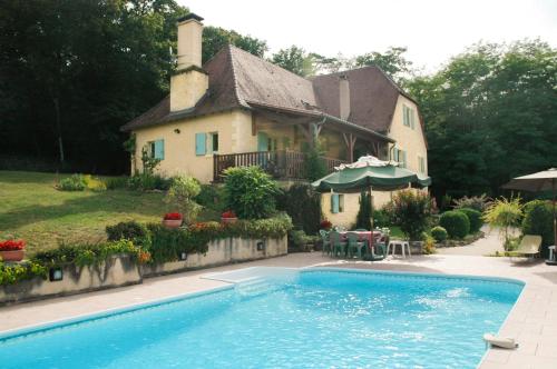 Manaurie Villa Sleeps 6 Pool WiFi : Hebergement proche de Savignac-de-Miremont