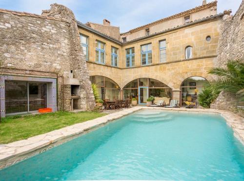 Limousis Chateau Sleeps 12 Pool WiFi : Hebergement proche de Lastours