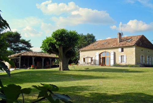 Levignac-de-Guyenne Villa Sleeps 10 Pool Air Con : Hebergement proche d'Auriac-sur-Dropt