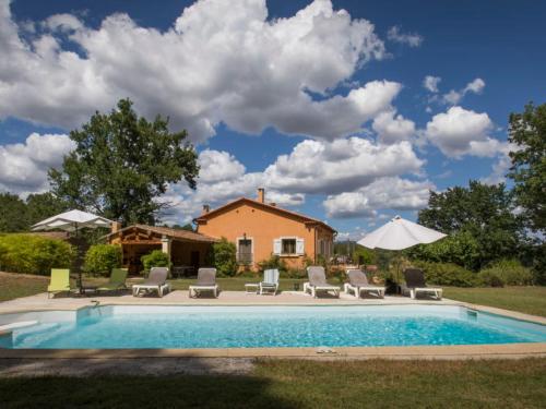 Roussillon Villa Sleeps 10 Pool WiFi : Hebergement proche de Roussillon