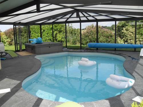 Bretagne,maison avec piscine et spa : Appartement proche de Plouédern