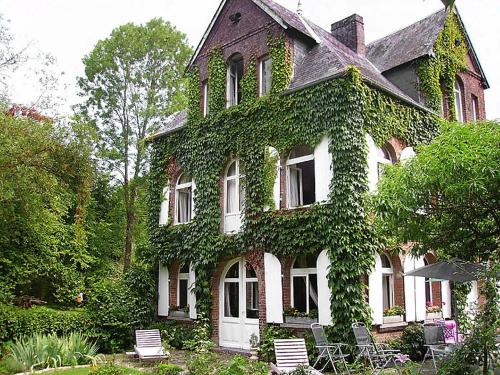 Les Authieux-sur-Calonne Villa Sleeps 10 WiFi : Hebergement proche de Saint-André-d'Hébertot