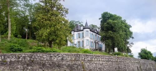 Château de Druon : Chambres d'hotes/B&B proche de Gère-Bélesten