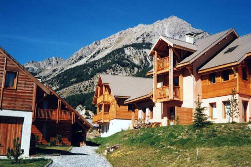 Le Barlèt:2/3 pers Hameau des Chazals Nevache Hautes Alpes : Hebergement proche de Névache