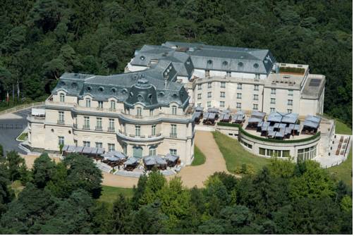 Tiara Château Hôtel Mont Royal Chantilly : Hotel proche de Pontarmé