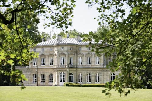 Château De La Motte Fenelon : Hotel proche d'Abancourt