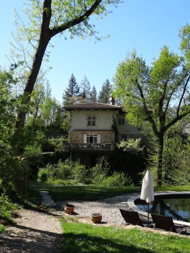 Hostellerie Restaurant Les Gorges de l'Aveyron : Hotel proche de Bioule