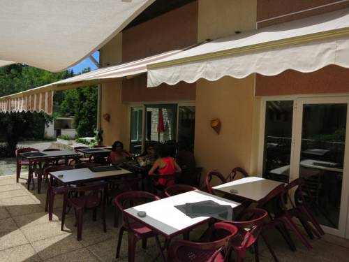 Le Pidanoux : Hotel proche de Saint-Julien-du-Verdon