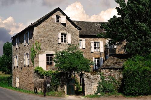 Maison d'Hôtes La Singulière : Chambres d'hotes/B&B proche de Sévérac-le-Château