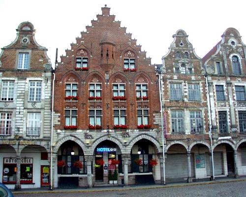 Hôtel Les Trois Luppars : Hotel proche d'Arras
