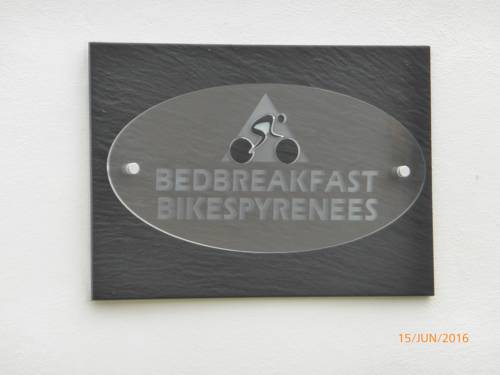 Bedbreakfastbikespyrenees : Chambres d'hotes/B&B proche de Loubières